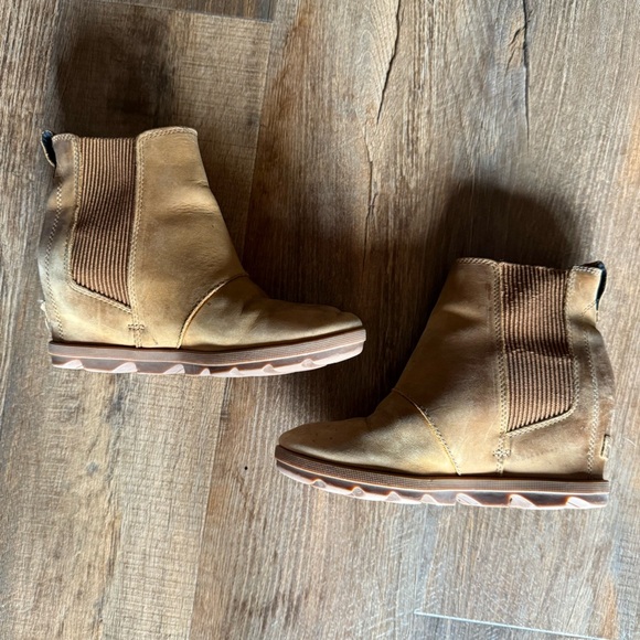 Sorel Joan Of Arctic Wedge II Chelsea Boot in Camel Brown - Picture 5 of 11